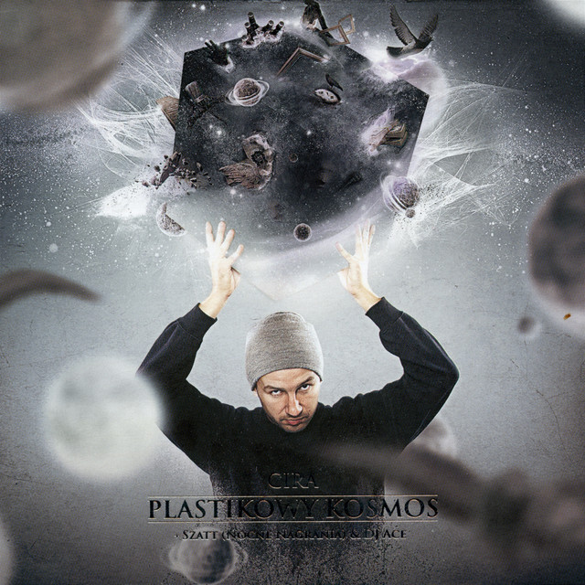 Cira – Plastikowy kosmos